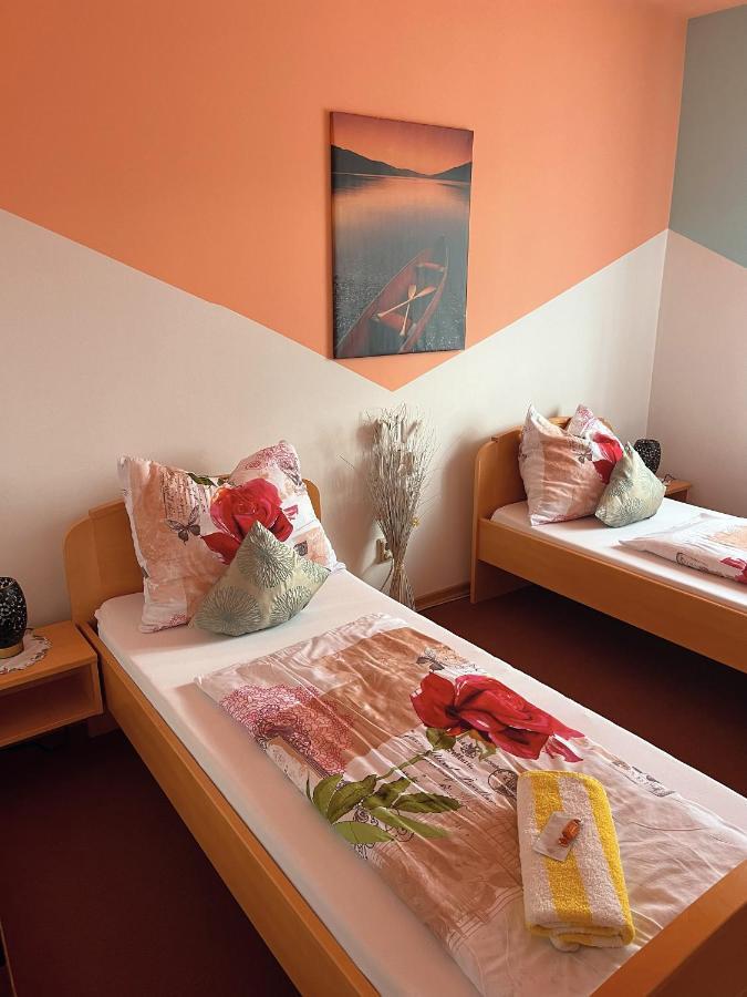 Fruehstueckspension Elena Nicoleta Caltun Fischamend Buitenkant foto